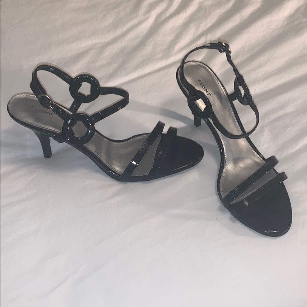Fioni black patent heeled sandal